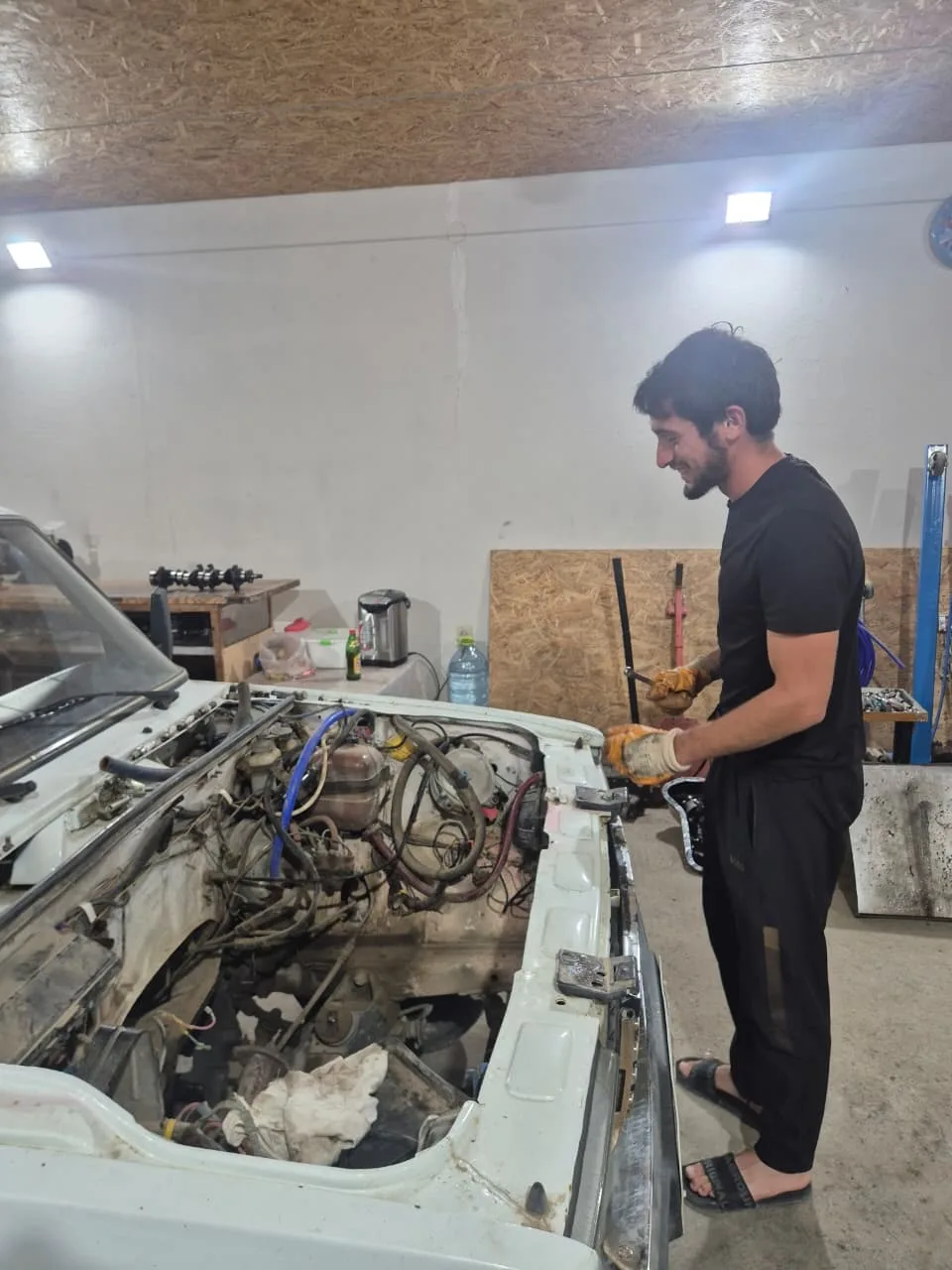 Участник СВО из Казбековского района открыл автомастерскую по социальному контракту